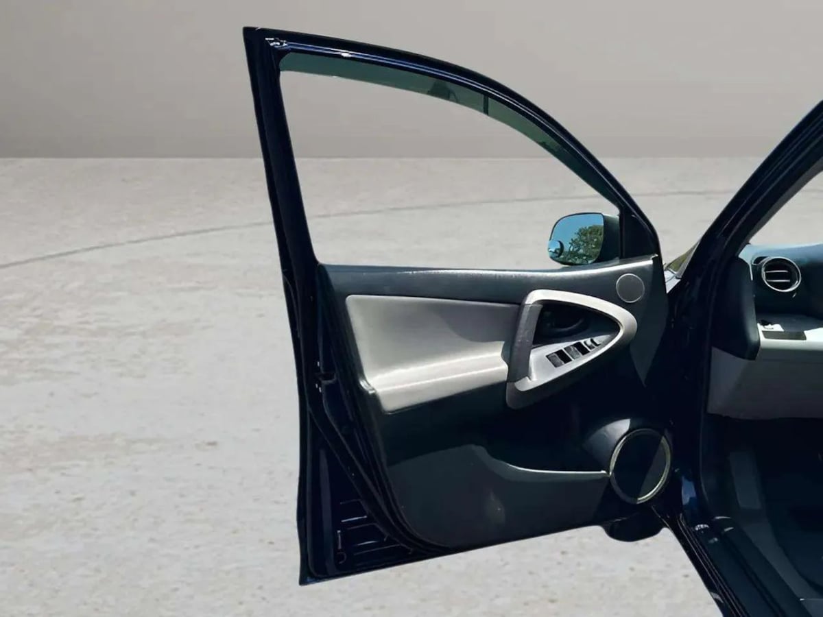 2006 Toyota RAV4 Base - Photo 10