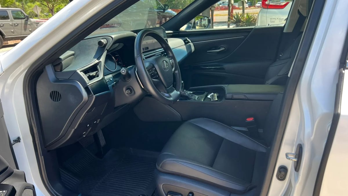 2024 Lexus ES 350 - Photo 10