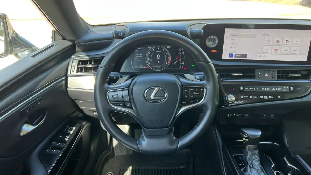 2024 Lexus ES 350 - Photo 15