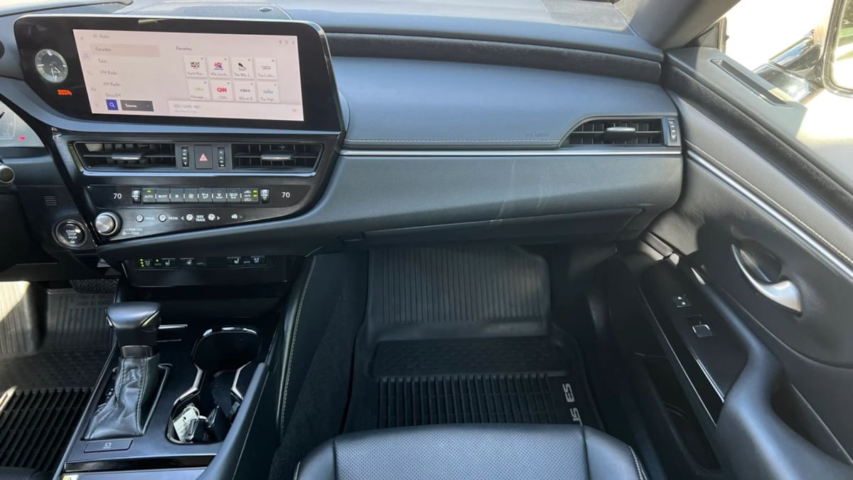2024 Lexus ES 350 - Photo 16