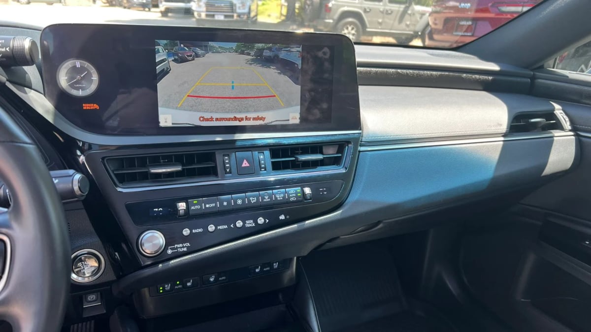 2024 Lexus ES 350 - Photo 18