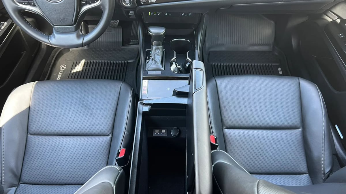 2024 Lexus ES 350 - Photo 19