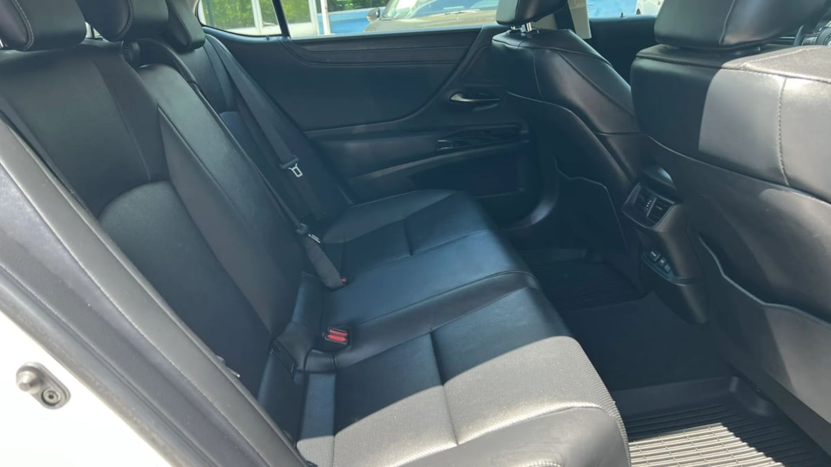2024 Lexus ES 350 - Photo 21