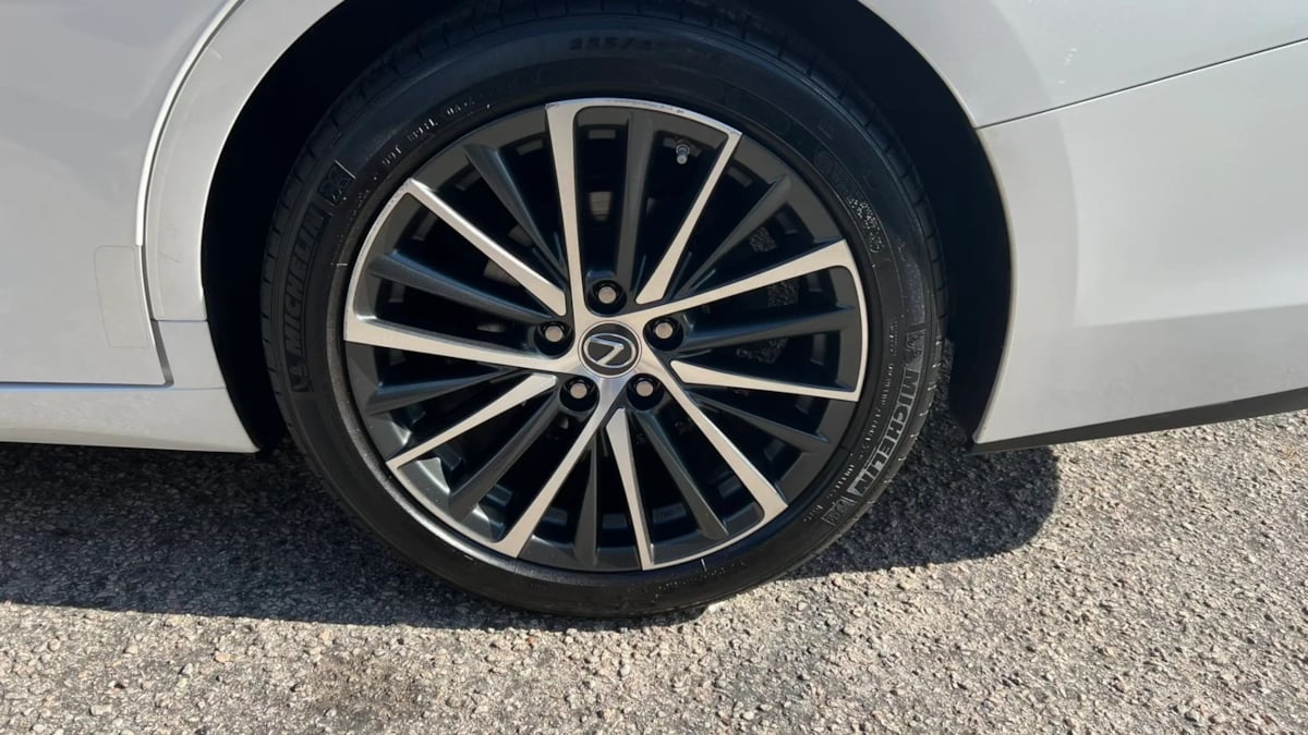 2024 Lexus ES 350 - Photo 28