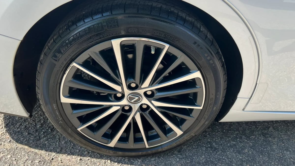 2024 Lexus ES 350 - Photo 30