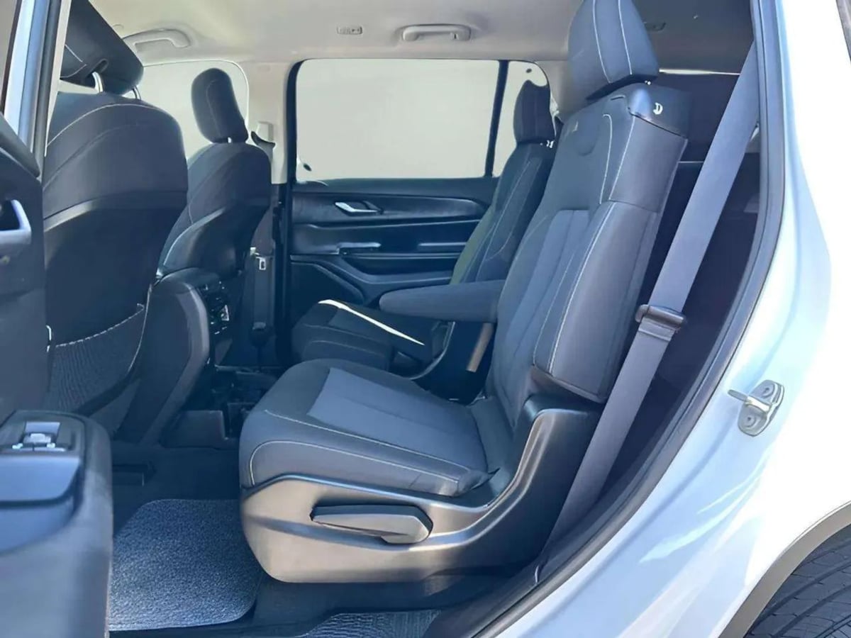 2023 Jeep Grand Cherokee L Laredo - Photo 19