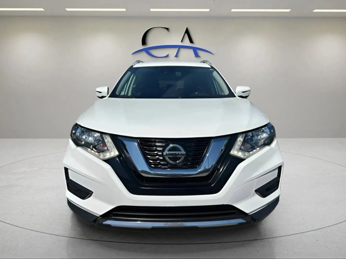 Photo 2 of this Nissan Rogue