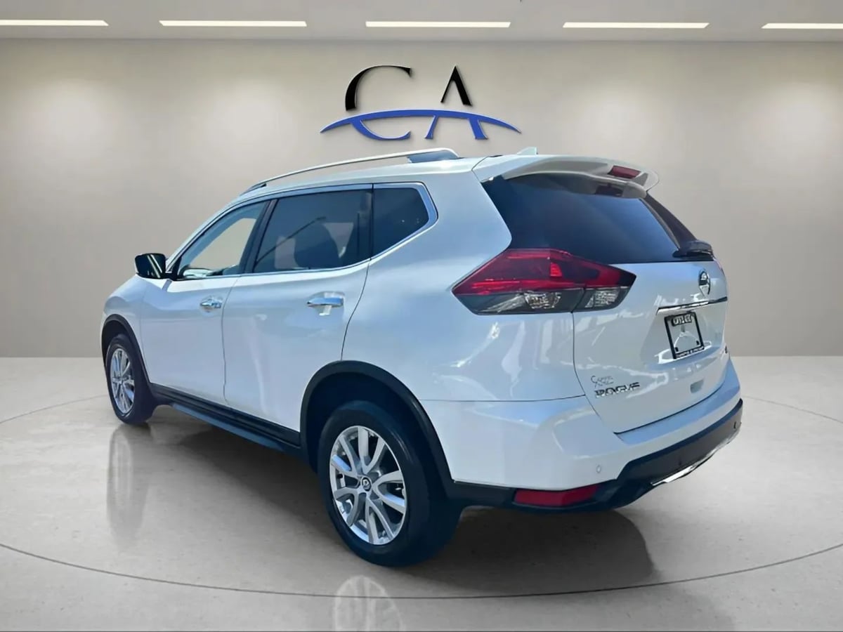 Photo 5 of this Nissan Rogue