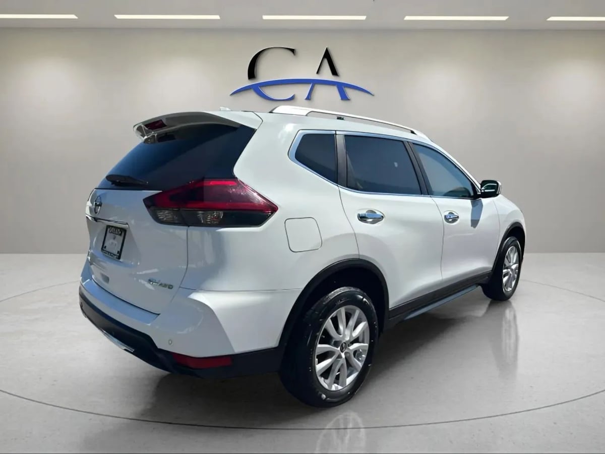 Photo 7 of this Nissan Rogue