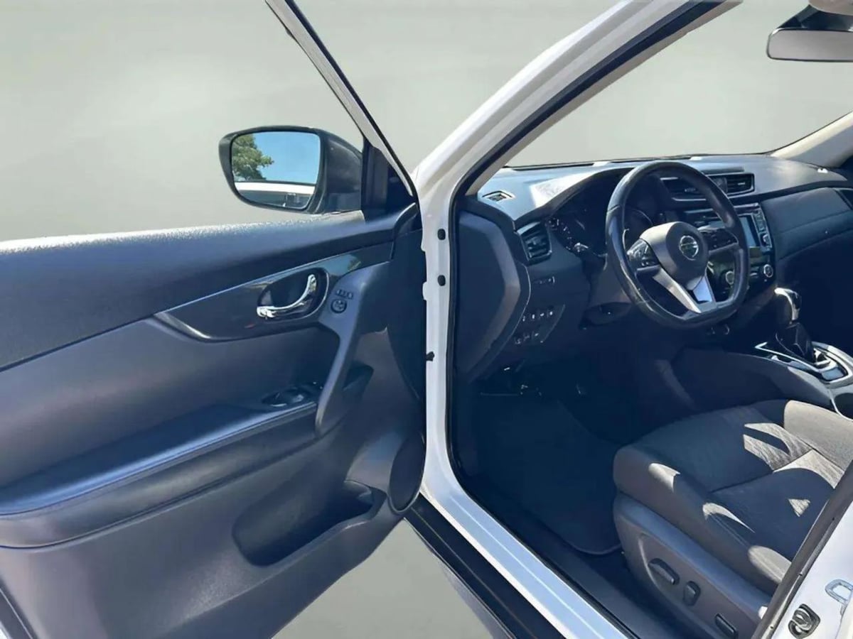 Photo 10 of this Nissan Rogue