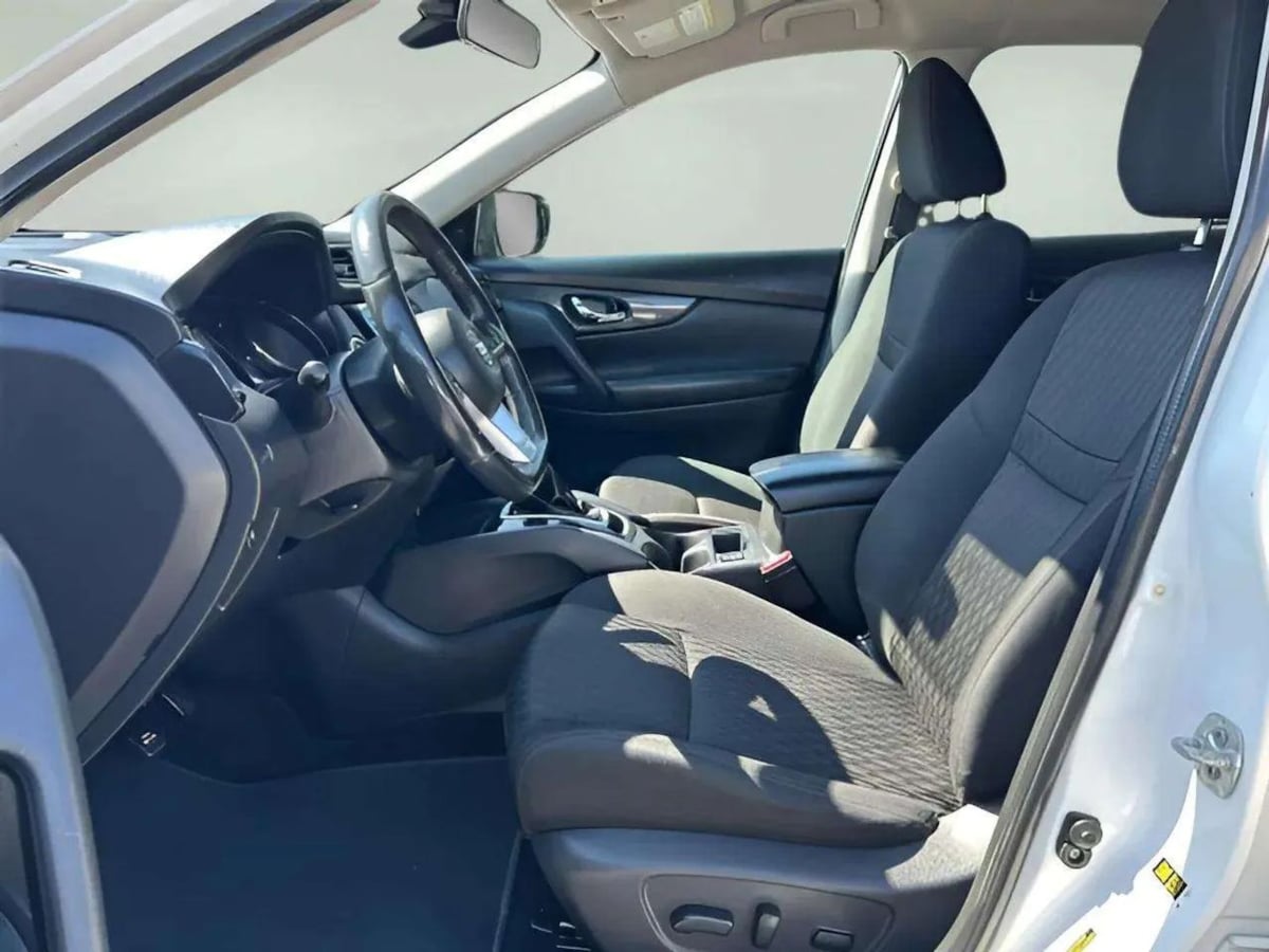 Photo 11 of this Nissan Rogue