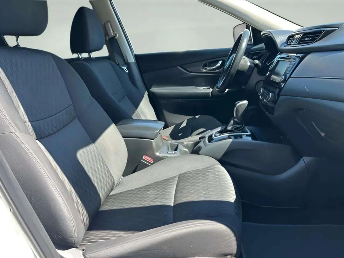 Photo 12 of this Nissan Rogue