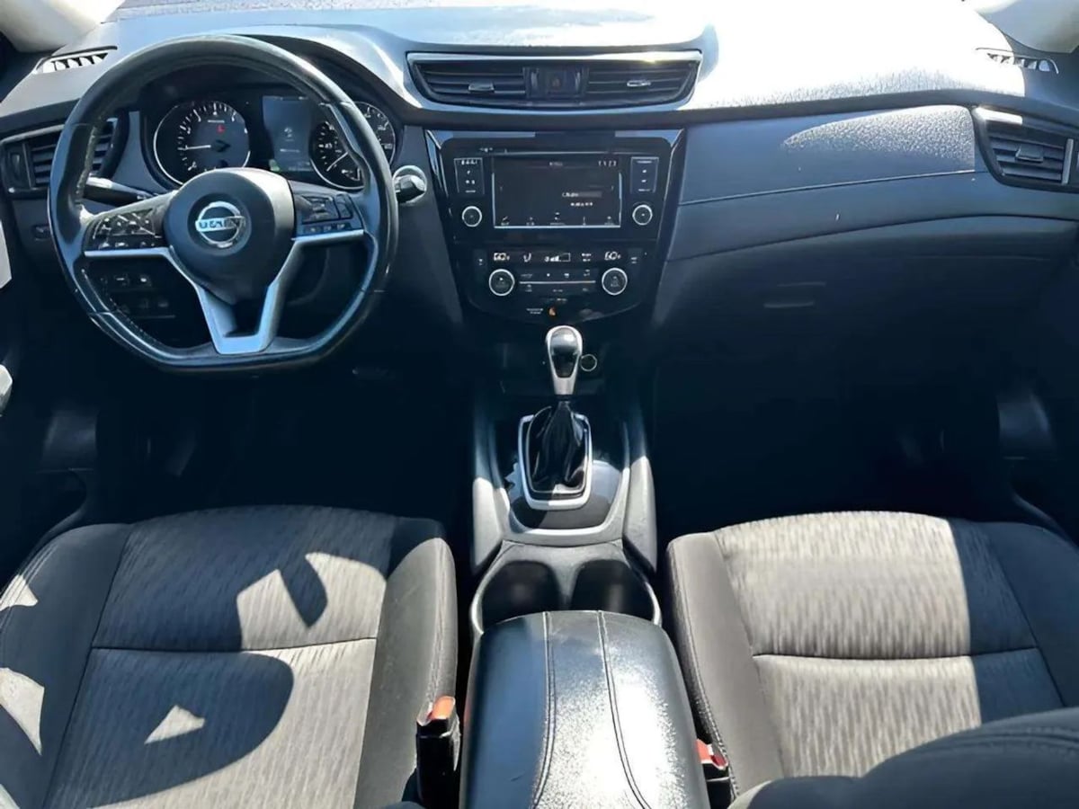 Photo 13 of this Nissan Rogue
