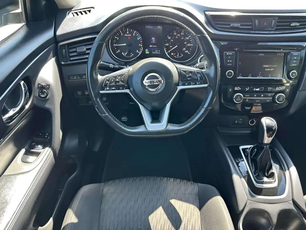 Photo 14 of this Nissan Rogue