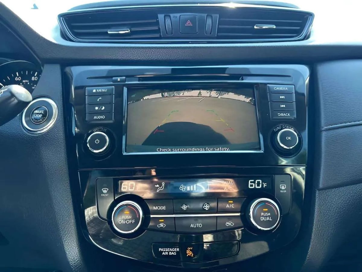 Photo 17 of this Nissan Rogue