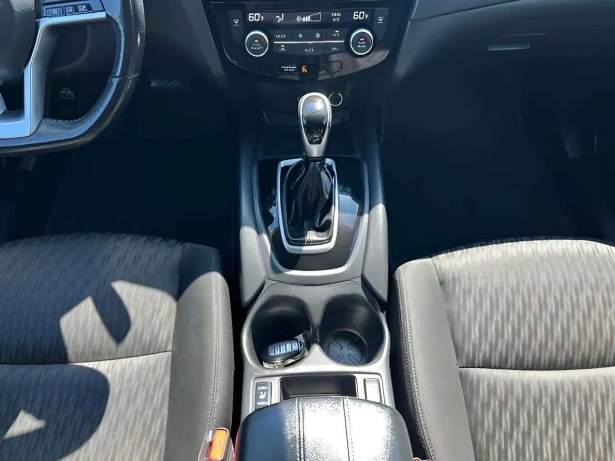Photo 18 of this Nissan Rogue
