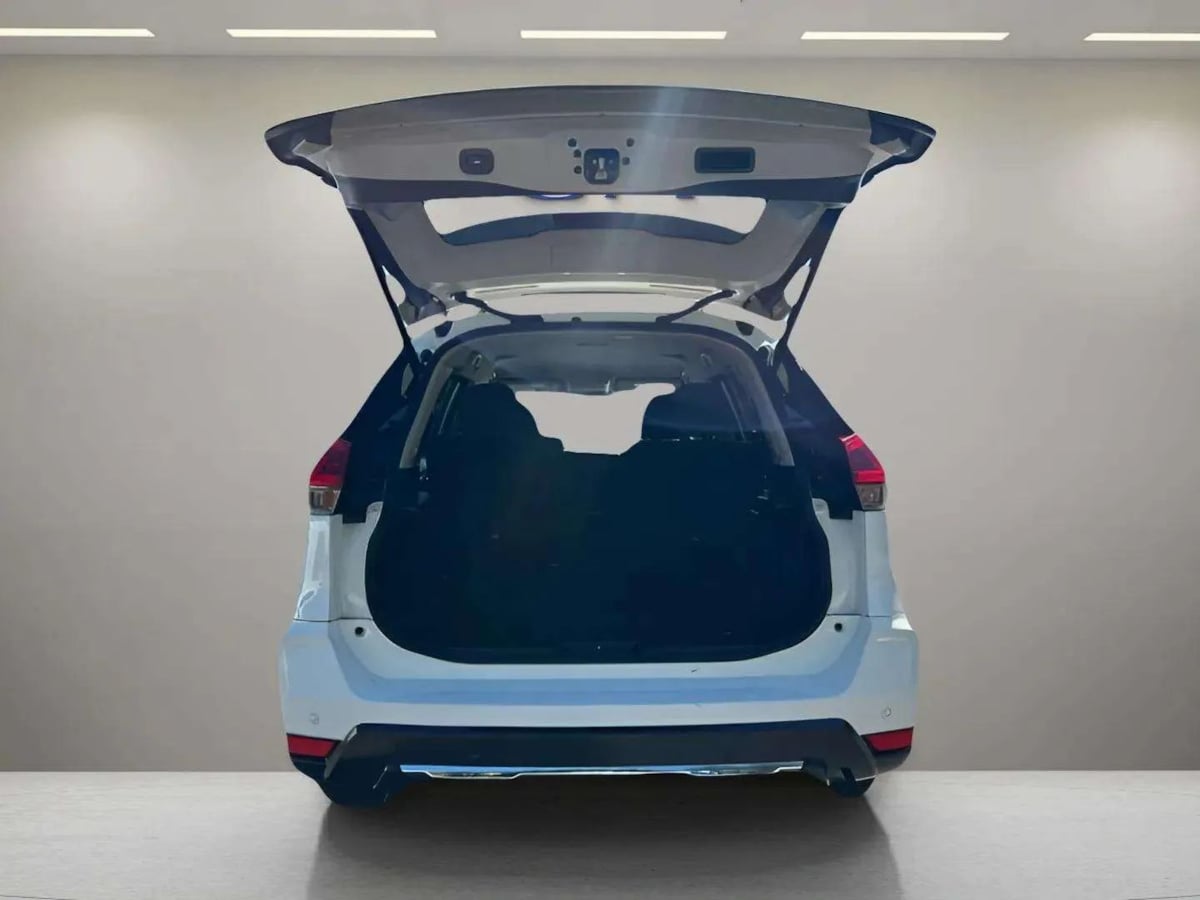 Photo 21 of this Nissan Rogue