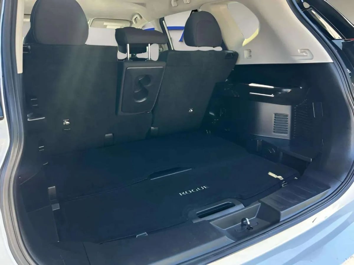 Photo 22 of this Nissan Rogue