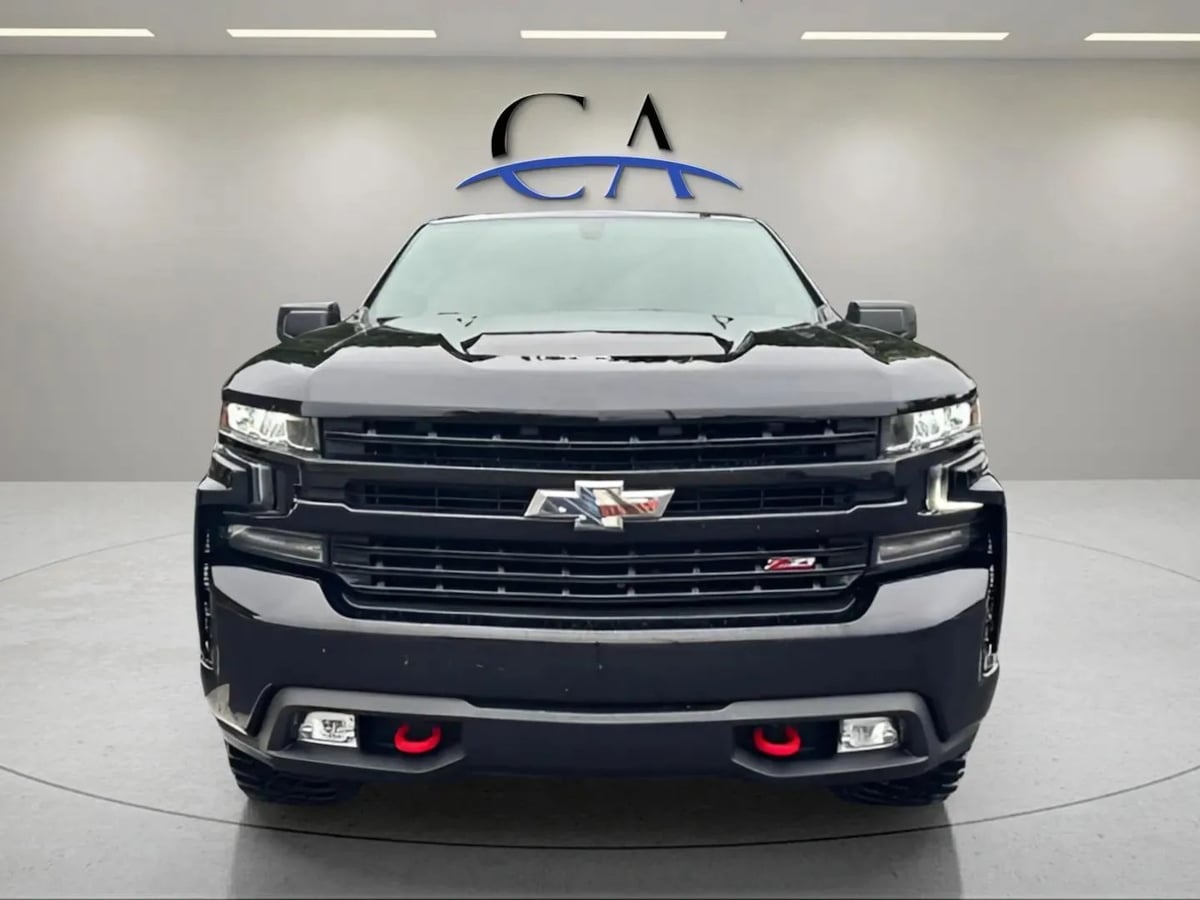 Photo 2 of this Chevrolet Silverado 1500