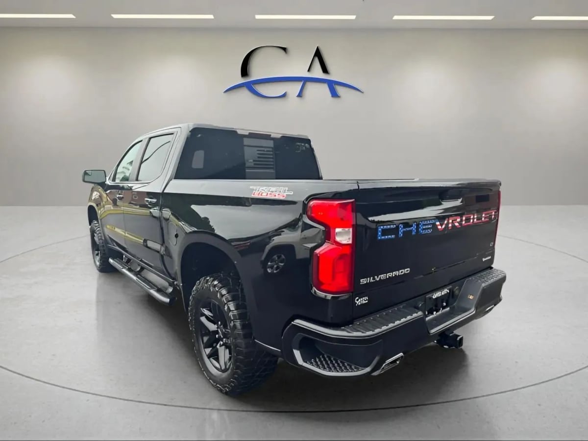 Photo 5 of this Chevrolet Silverado 1500
