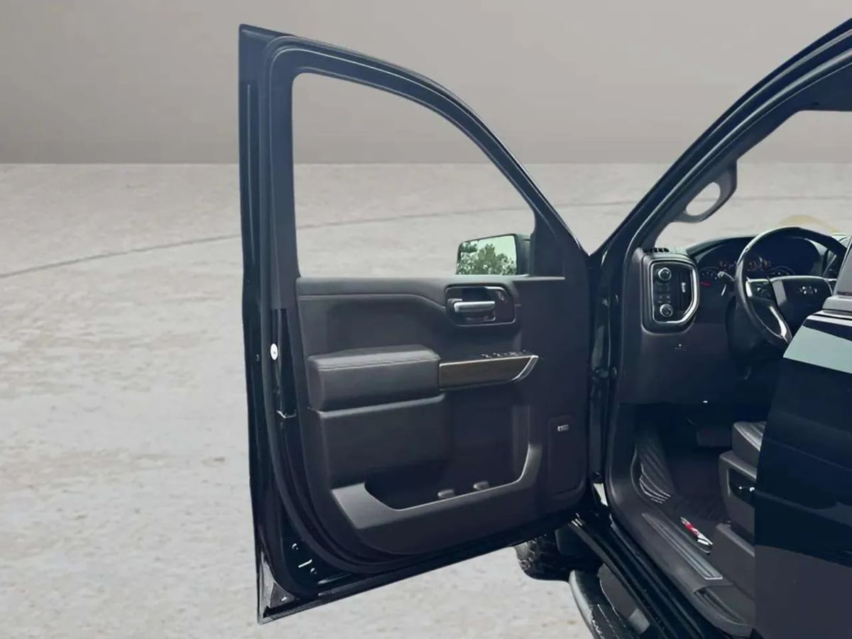 Photo 9 of this Chevrolet Silverado 1500