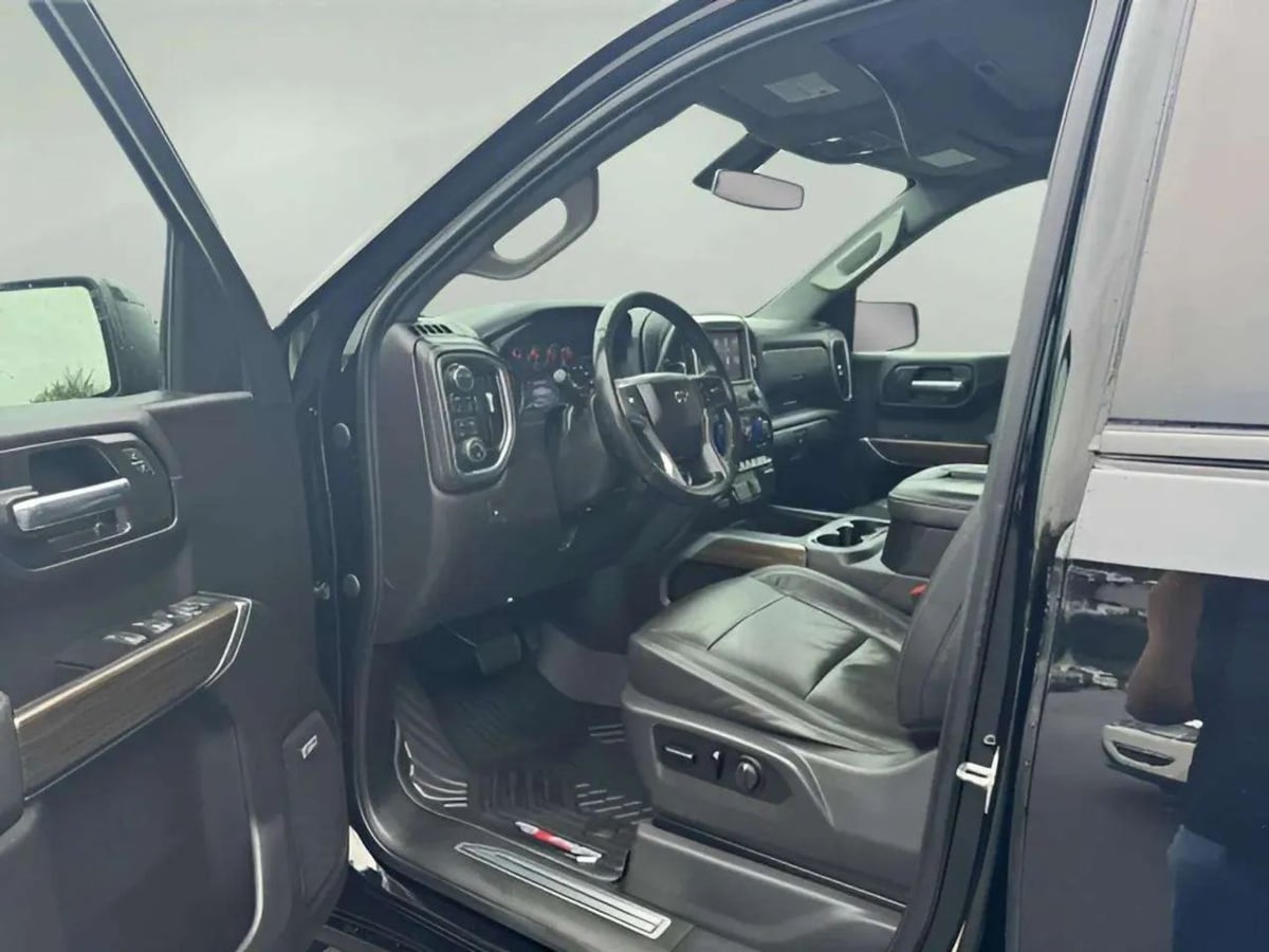 Photo 10 of this Chevrolet Silverado 1500