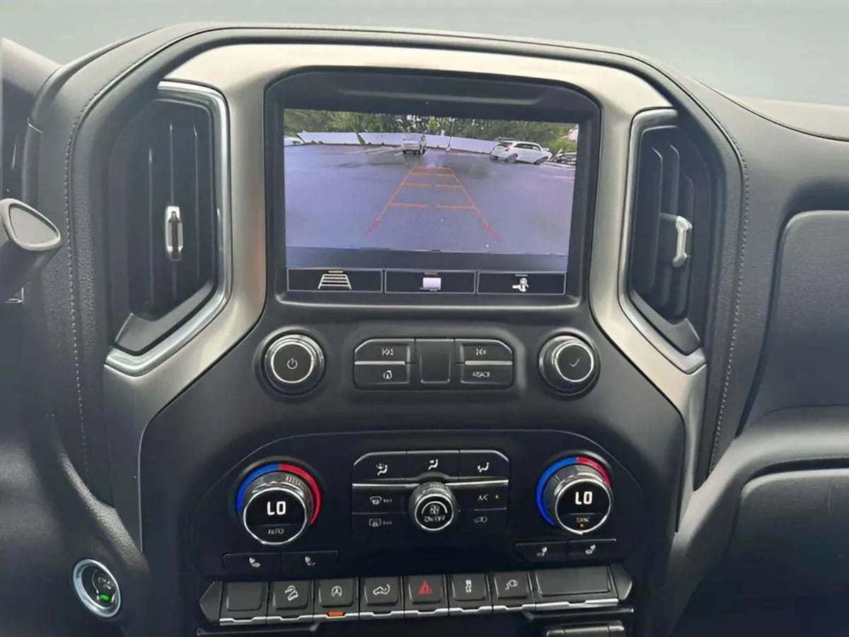 Photo 17 of this Chevrolet Silverado 1500