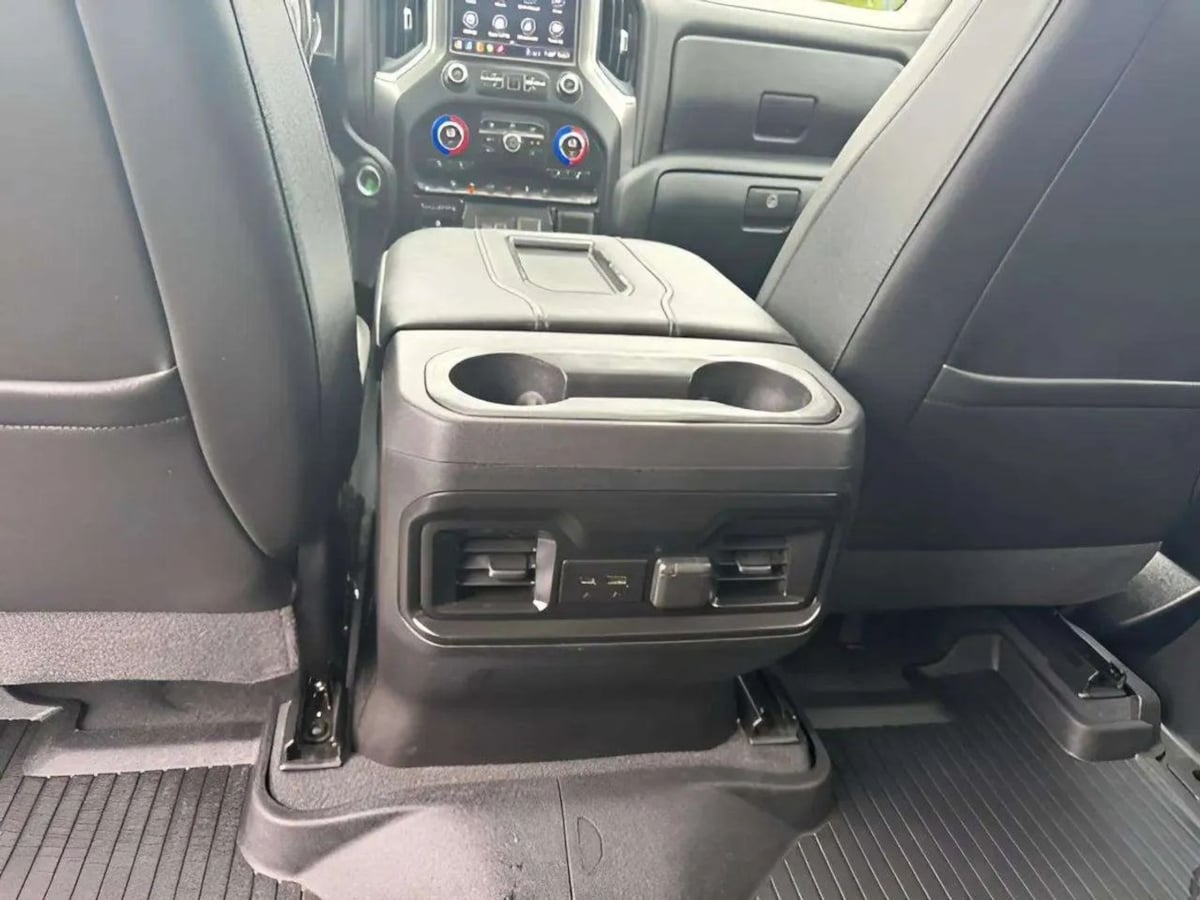 Photo 21 of this Chevrolet Silverado 1500