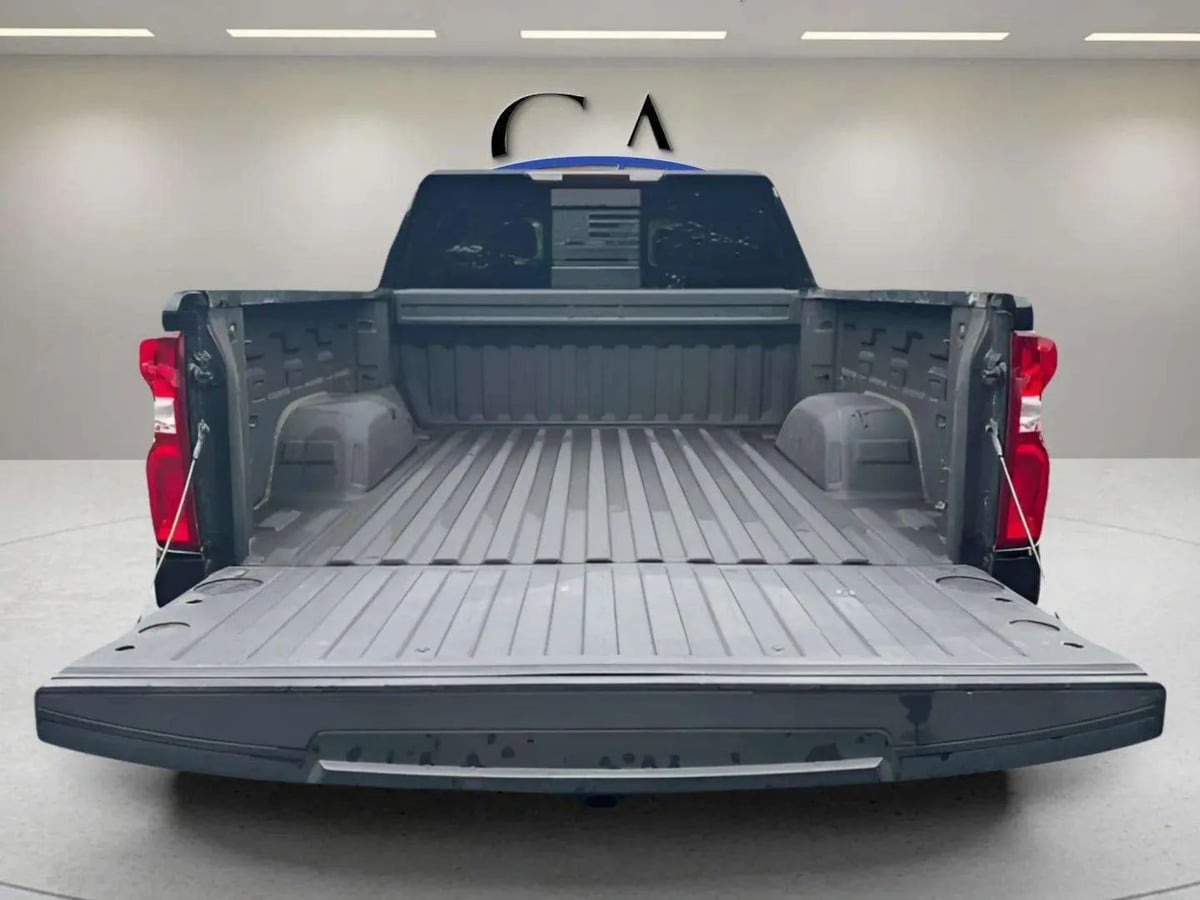 Photo 24 of this Chevrolet Silverado 1500
