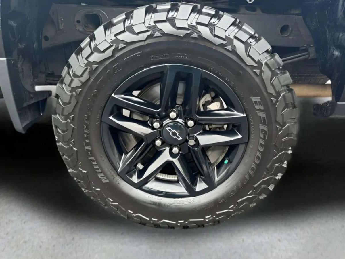 Photo 28 of this Chevrolet Silverado 1500