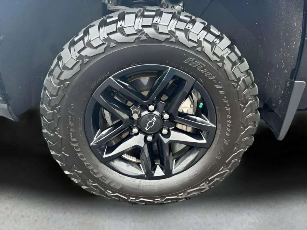 Photo 29 of this Chevrolet Silverado 1500