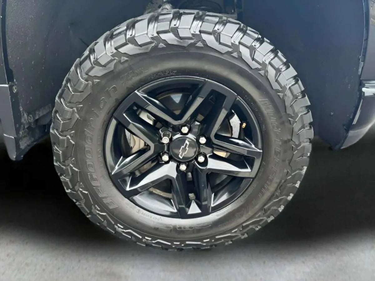 Photo 30 of this Chevrolet Silverado 1500