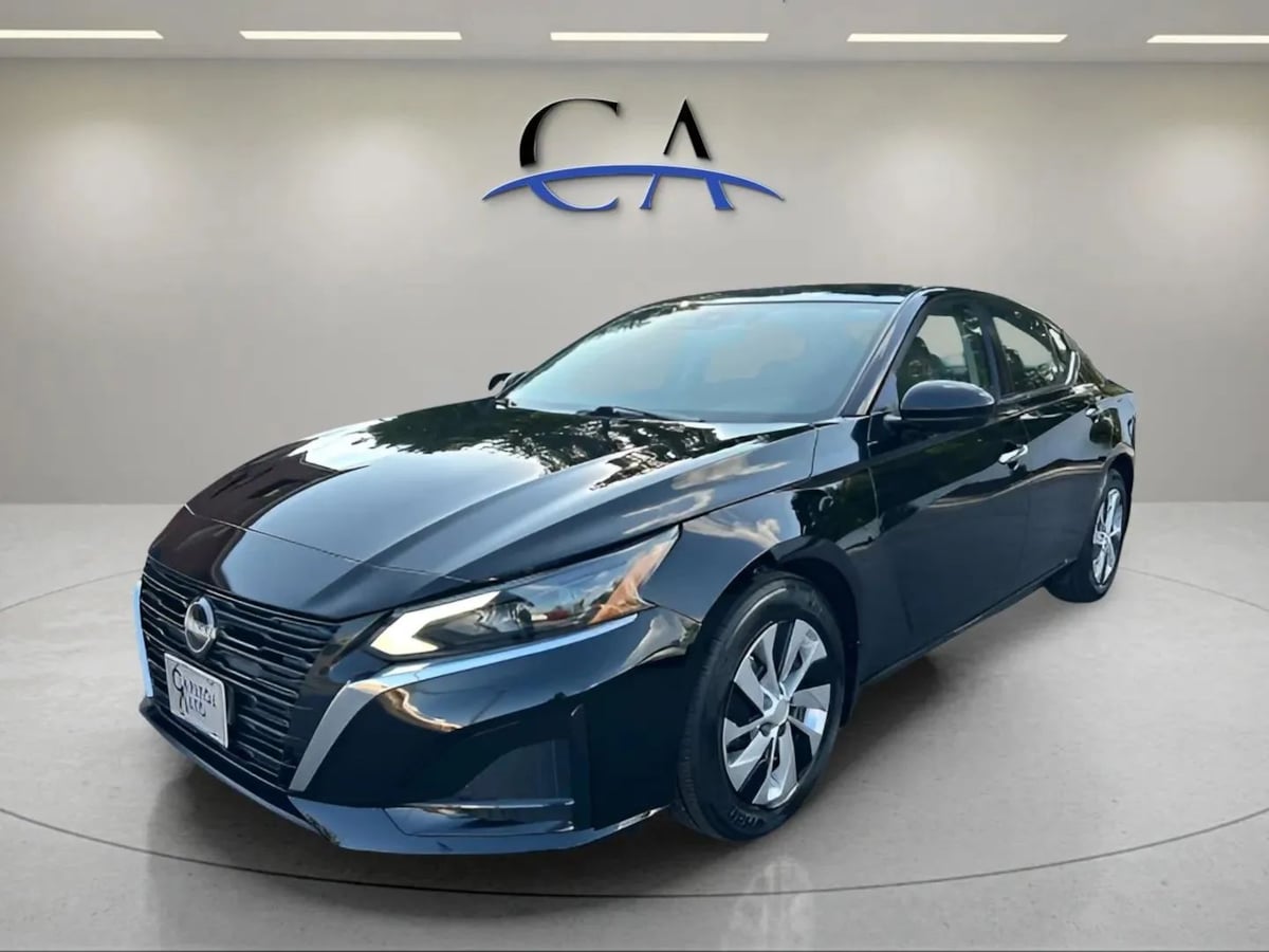Photo 3 of this Nissan Altima
