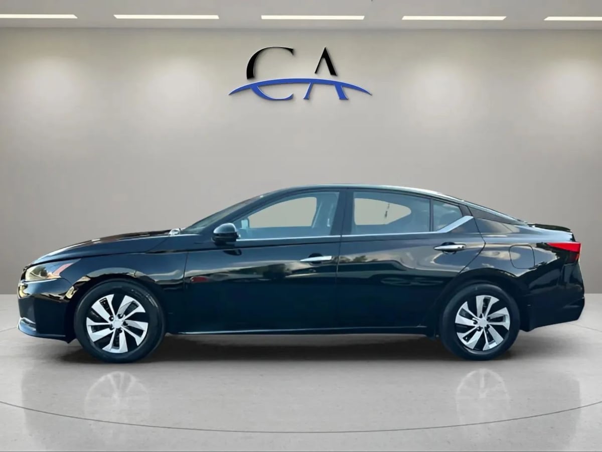 Photo 4 of this Nissan Altima