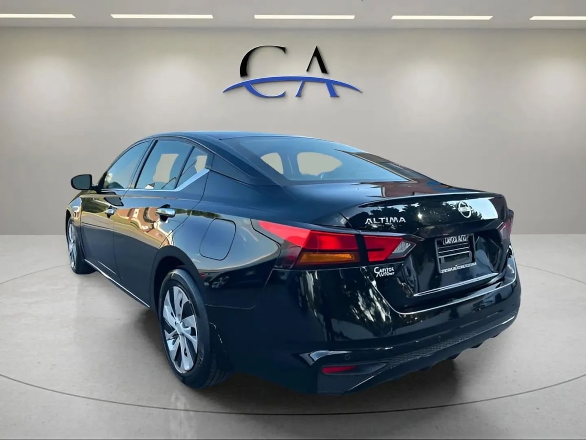 Photo 5 of this Nissan Altima