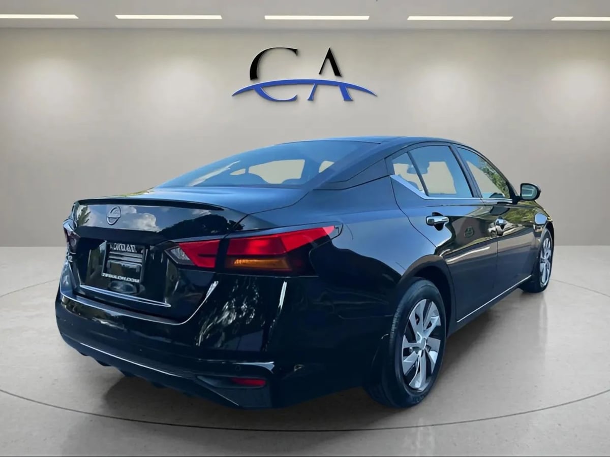 Photo 7 of this Nissan Altima
