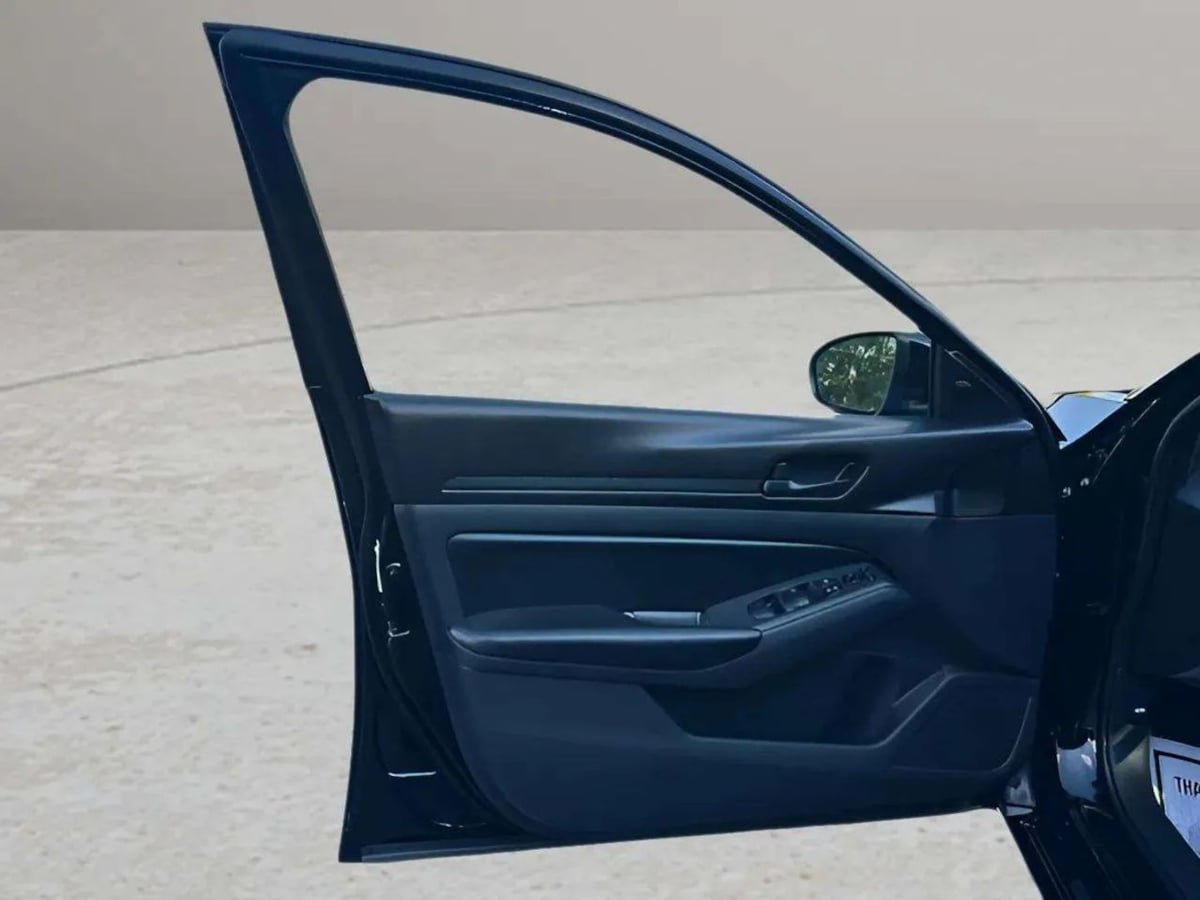 Photo 9 of this Nissan Altima