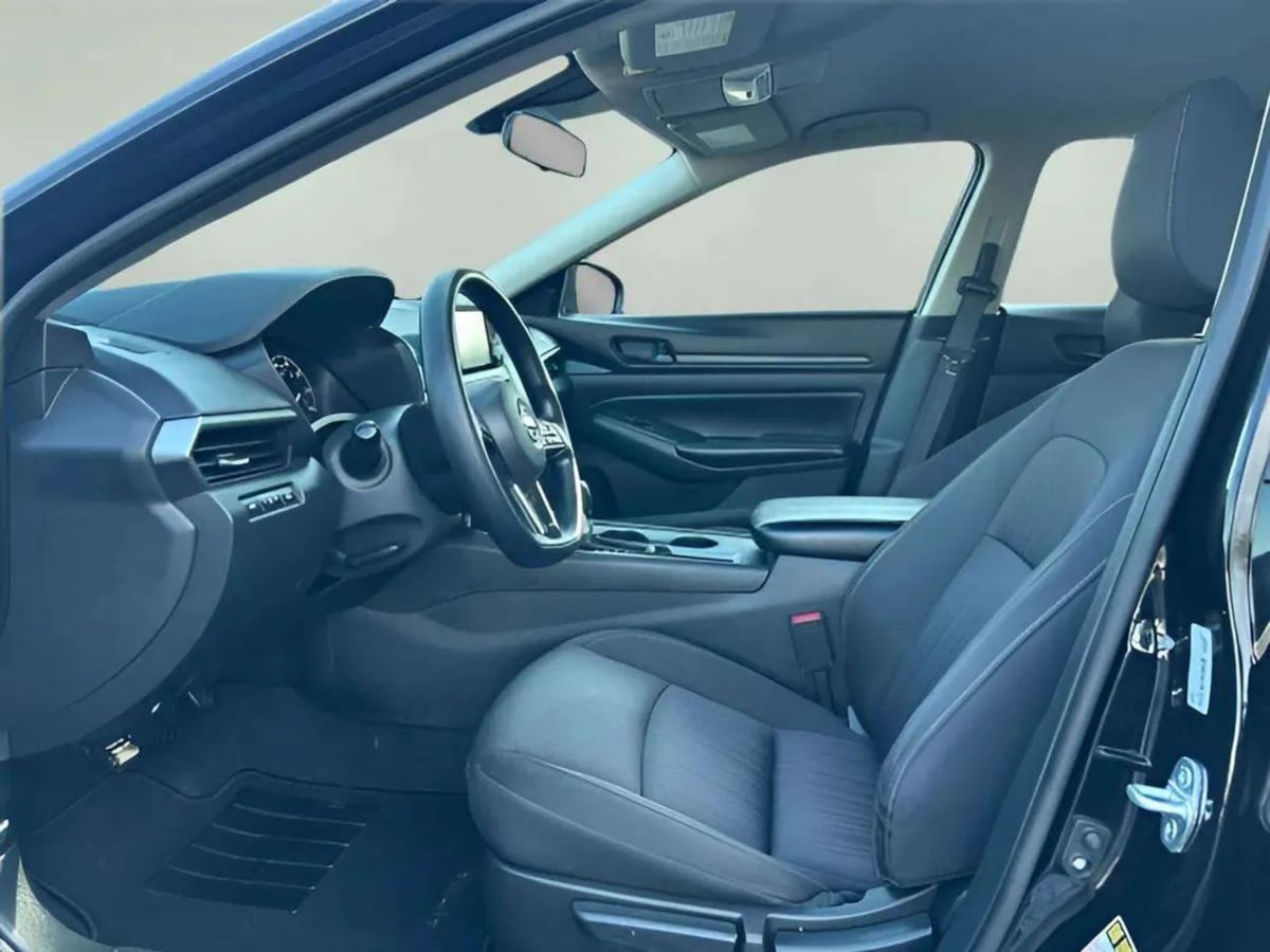 Photo 11 of this Nissan Altima