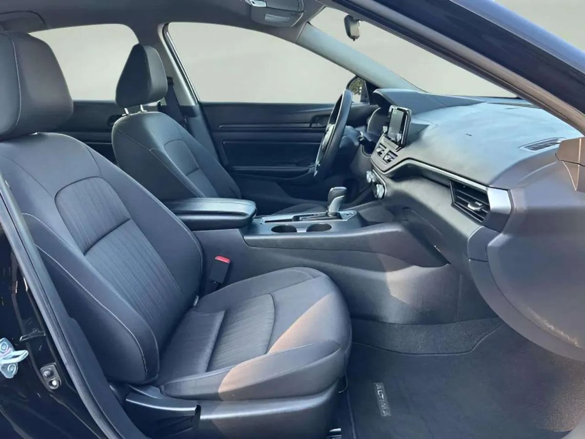 Photo 12 of this Nissan Altima