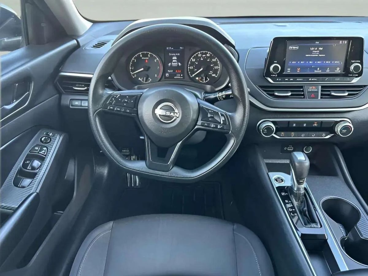 Photo 14 of this Nissan Altima