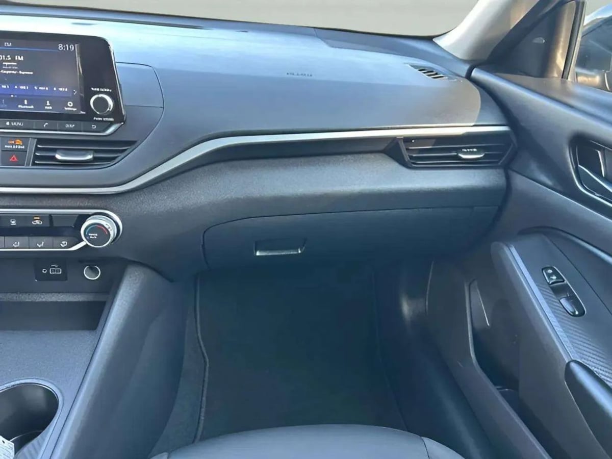 Photo 15 of this Nissan Altima