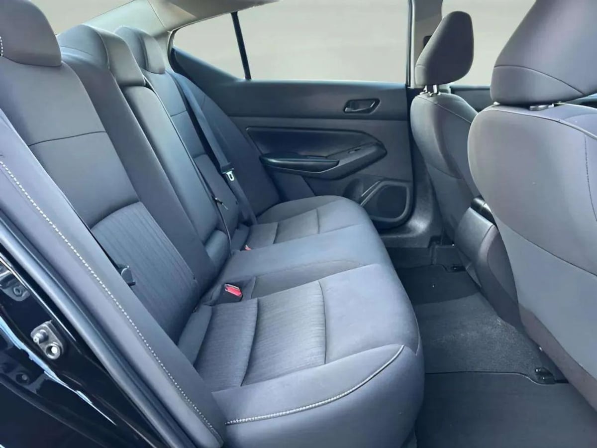 Photo 21 of this Nissan Altima