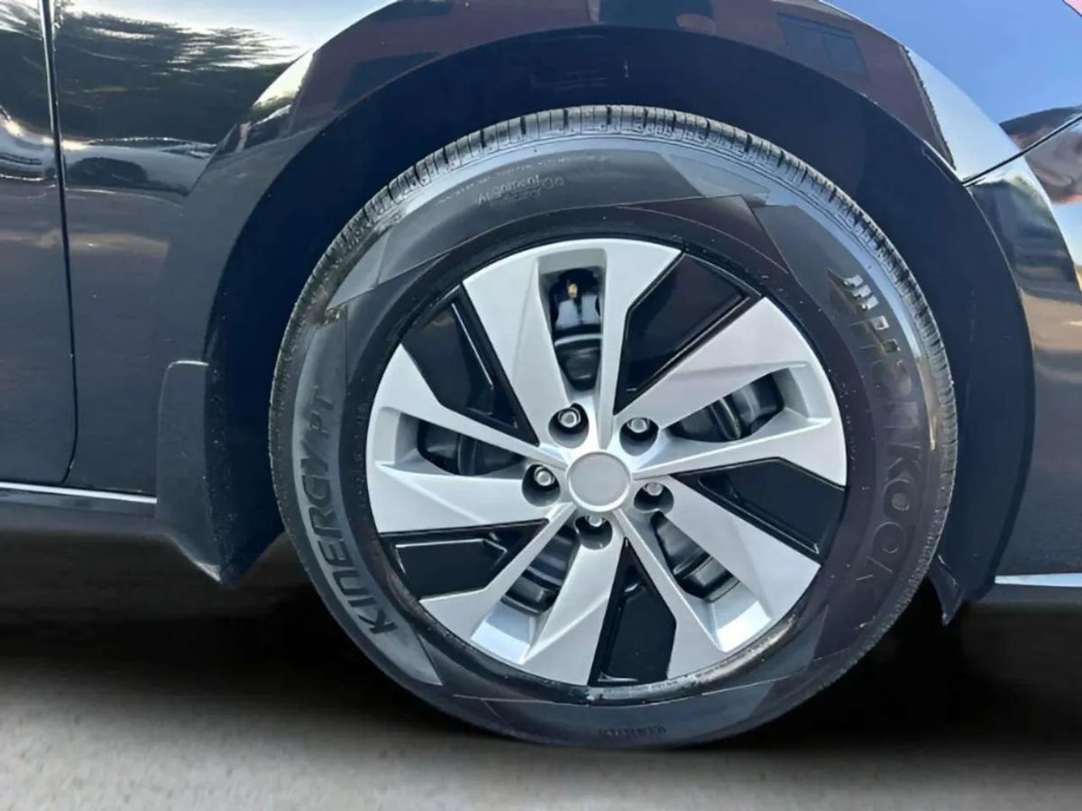 Photo 26 of this Nissan Altima