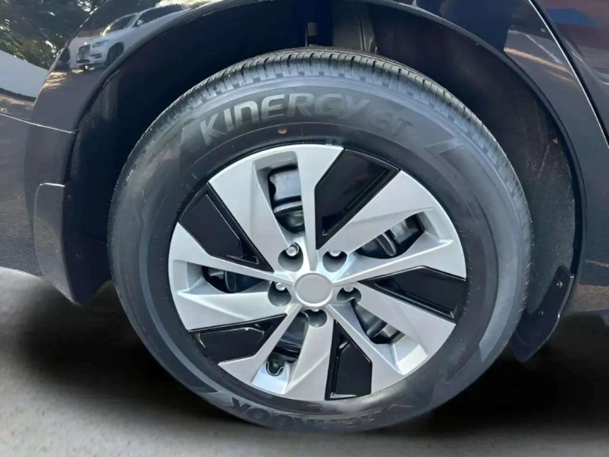 Photo 27 of this Nissan Altima
