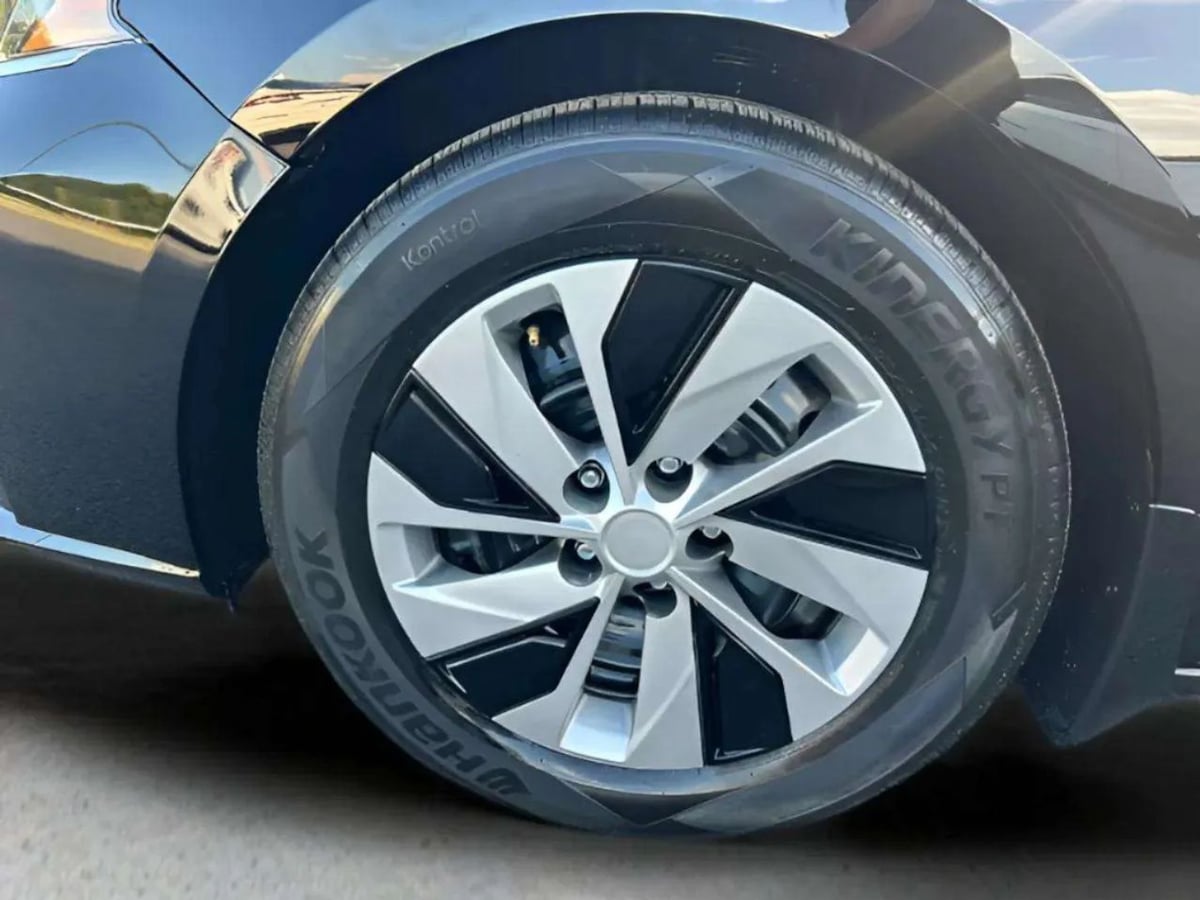 Photo 29 of this Nissan Altima