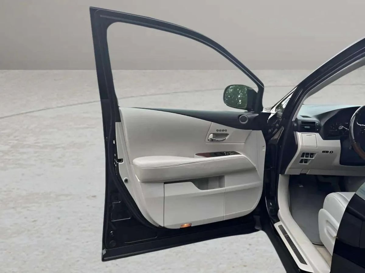 Photo 9 of this Lexus RX 350