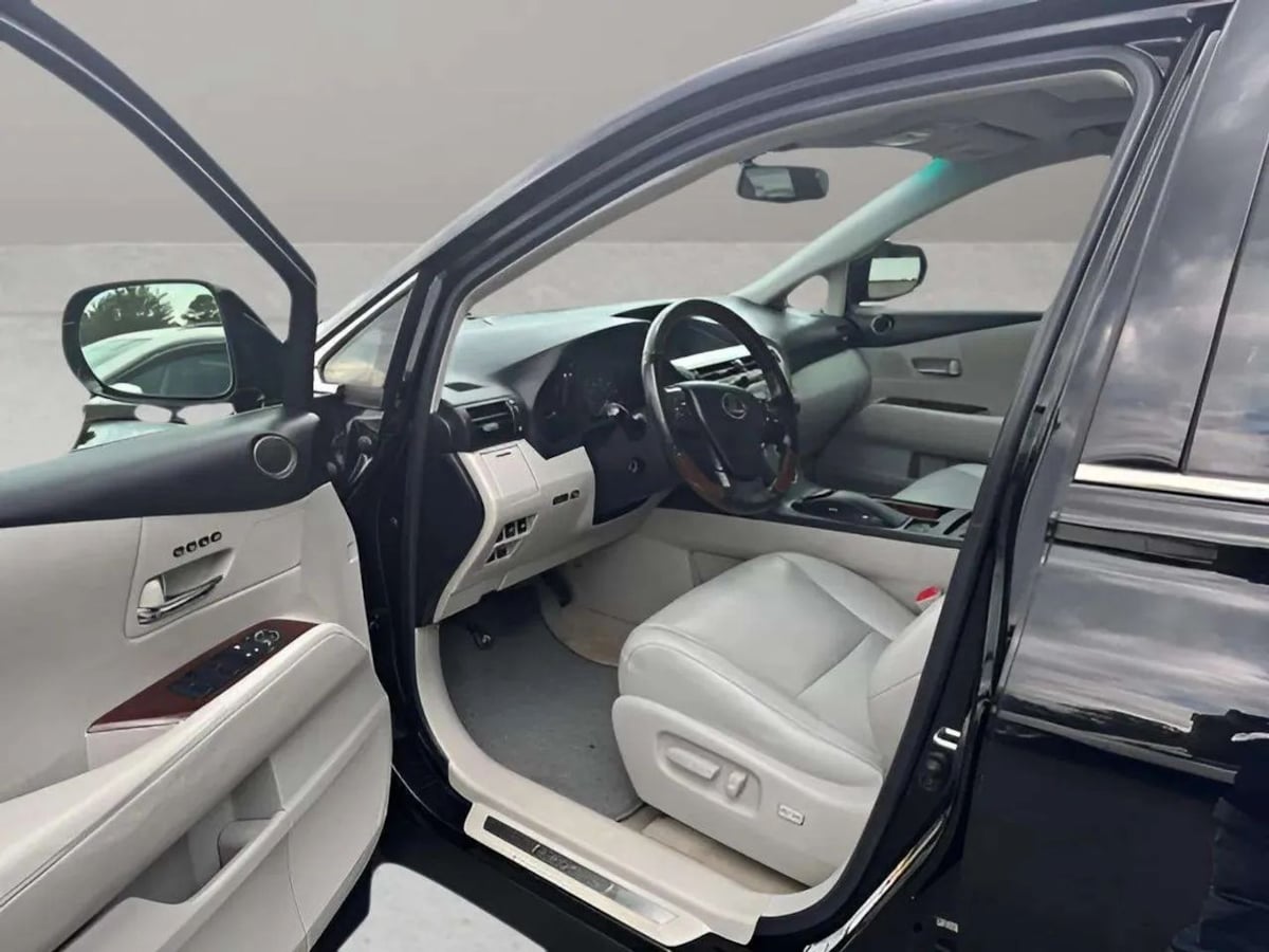 Photo 10 of this Lexus RX 350