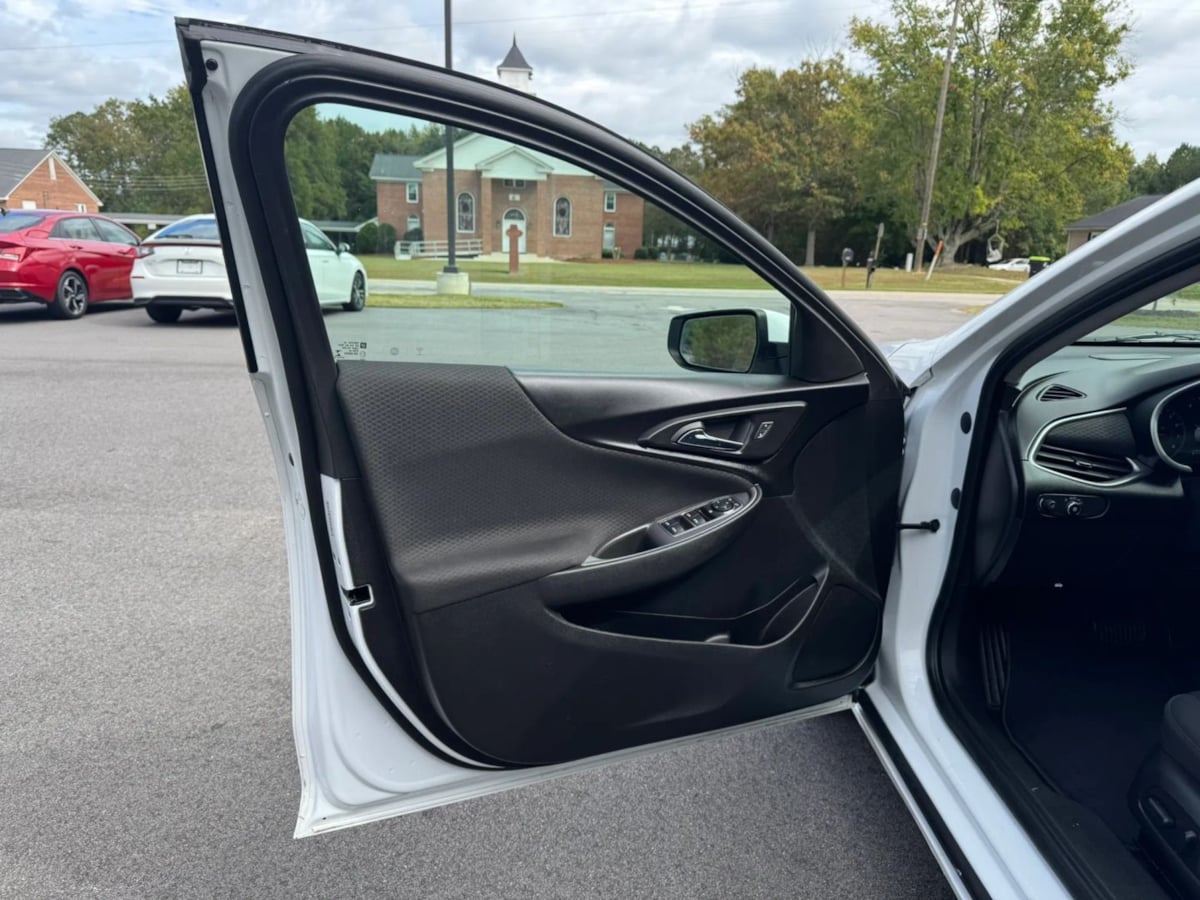 2023 Chevrolet Malibu 1LT - Photo 9