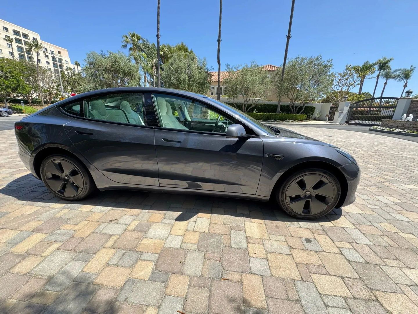 Photo 4 of this Tesla Model 3