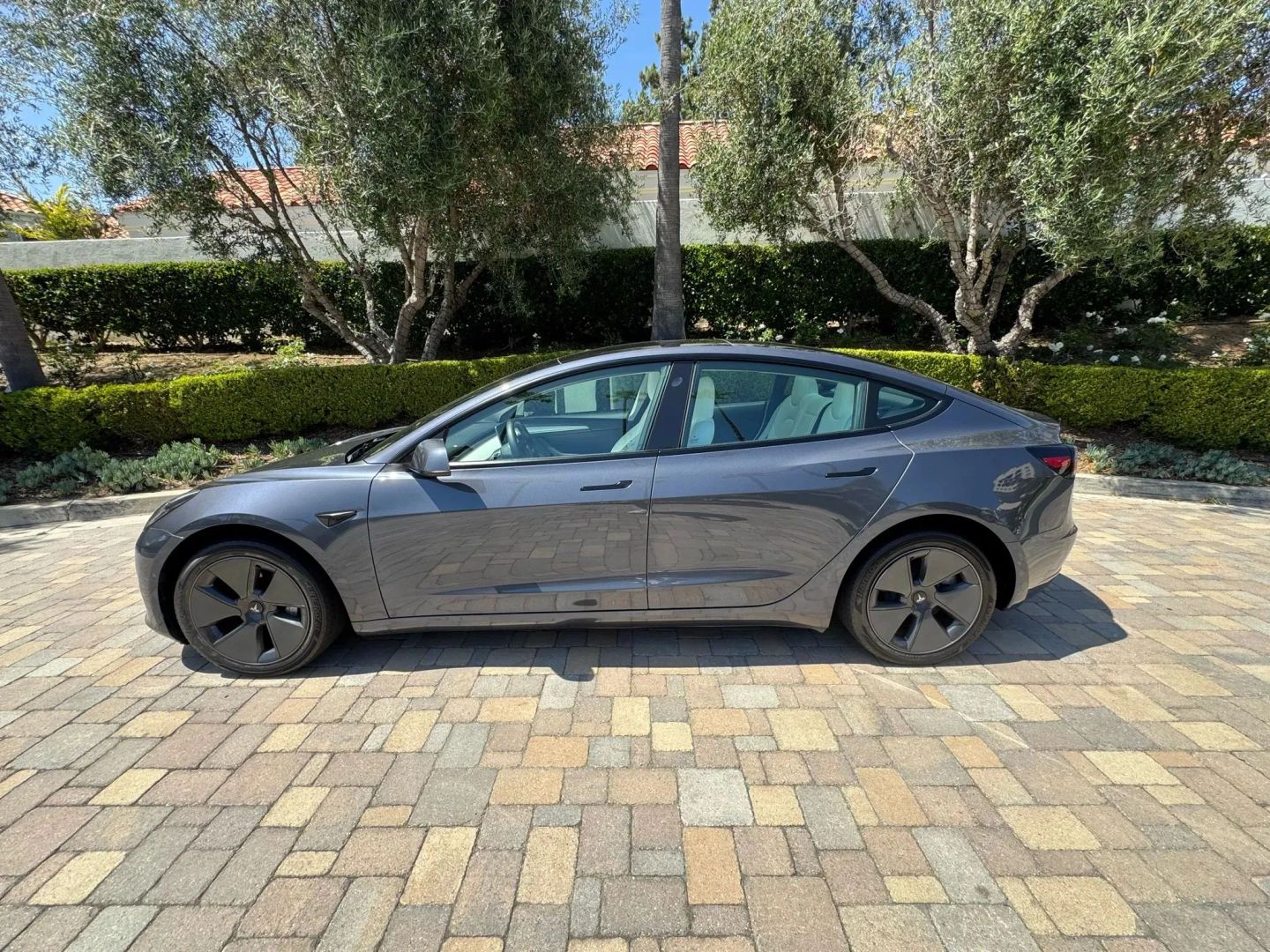 Photo 5 of this Tesla Model 3